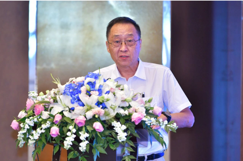 在會議開幕環(huán)節(jié)，商務(wù)部流通業(yè)發(fā)展司原司長鄭文和中國電子節(jié)能技術(shù)協(xié)會理事長、工業(yè)和信息化部節(jié)能司與綜合利用司原副司長黃建忠發(fā)表了開幕致辭，強調(diào)了中國在輪胎循環(huán)利用領(lǐng)域的發(fā)展重要性。