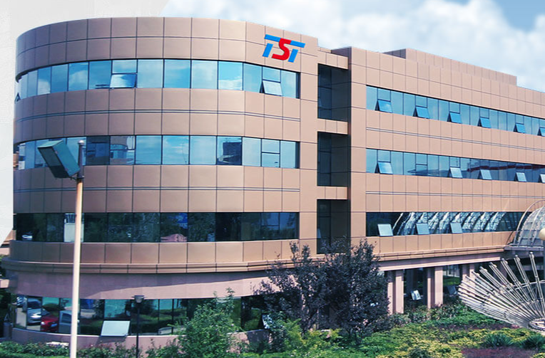 天津賽象科技股份有限公司發(fā)布2023年上半年的業(yè)績(jī)報(bào)告，根據(jù)報(bào)告，賽象科技上半年實(shí)現(xiàn)營(yíng)收達(dá)到3.24億元，同比增長(zhǎng)高達(dá)73.36%，這一成績(jī)主要?dú)w因于訂單量的顯著增加，使其達(dá)到了收入確認(rèn)標(biāo)準(zhǔn)。與此同時(shí)，歸母凈利潤(rùn)達(dá)到了5571.45萬(wàn)元，同比增長(zhǎng)幅度達(dá)到了198.55%，基本每股收益也達(dá)到了0.10元。