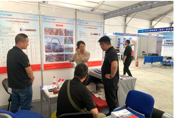 其中，利通科技的“耐硫化氫耐脈沖超高壓石油鉆采輸送軟管關(guān)鍵技術(shù)”項目獲得了2021年度河南省科學(xué)技術(shù)進(jìn)步獎三等獎，這一技術(shù)的應(yīng)用推動了油氣資源勘探開發(fā)向更高效率、更高質(zhì)量方向邁進(jìn)。