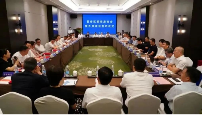 近日，福州市晉安區(qū)舉行招商座談會(huì)暨外資項(xiàng)目簽約儀式，在此次盛會(huì)上，佳通輪胎福建區(qū)域總部項(xiàng)目在福州市外資項(xiàng)目對(duì)接暨中印尼“兩國(guó)雙園”推介會(huì)上簽約。