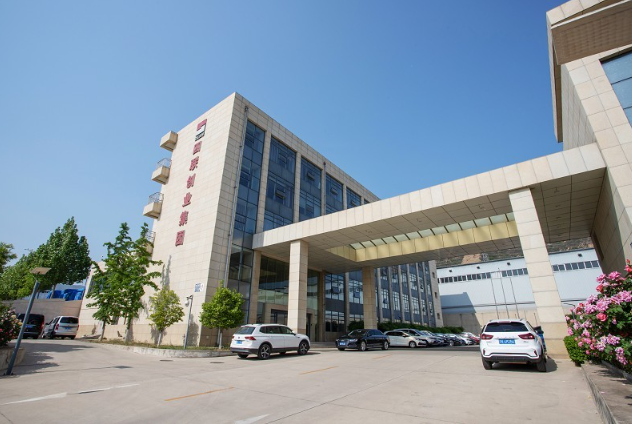 這一榜單被視為中國(guó)民營(yíng)經(jīng)濟(jì)領(lǐng)域最為權(quán)威的榜單之一，今年峰會(huì)的主題是“堅(jiān)定發(fā)展信心，推動(dòng)高質(zhì)量發(fā)展”，著重探討了在新發(fā)展格局下，企業(yè)如何實(shí)現(xiàn)高質(zhì)量發(fā)展。四聯(lián)創(chuàng)業(yè)集團(tuán)再次躋身榜單，無(wú)疑是對(duì)其過(guò)去一年業(yè)績(jī)和發(fā)展的高度認(rèn)可。