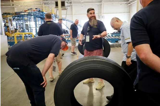 Tyres4U經(jīng)銷(xiāo)商代表團(tuán)探訪(fǎng)華誼泰國(guó)公司