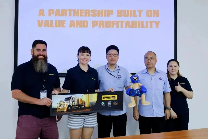 雙錢(qián)公司還表示，通過(guò)與各國(guó)客戶(hù)的密切合作，他們將更好地了解國(guó)際市場(chǎng)的新趨勢(shì)，持續(xù)優(yōu)化產(chǎn)品設(shè)計(jì)和制造流程，根據(jù)客戶(hù)需求改進(jìn)產(chǎn)品質(zhì)量和服務(wù)，為海外銷(xiāo)售打下堅(jiān)實(shí)的基礎(chǔ)。這次訪(fǎng)問(wèn)為雙錢(qián)和Tyres4U之間的合作關(guān)系注入了新的活力，也為雙錢(qián)在全球市場(chǎng)上的發(fā)展提供了更多機(jī)遇。