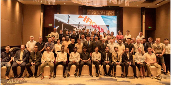 產(chǎn)品開發(fā)經(jīng)理也展示了“HAOHUA”品牌在技術(shù)方面的強(qiáng)大實力和產(chǎn)品的獨(dú)特特點(diǎn)，同時介紹了定制產(chǎn)品的制作流程，詳細(xì)解釋了路試跟蹤以及索賠響應(yīng)機(jī)制，為客戶提供了更多信心和保障。