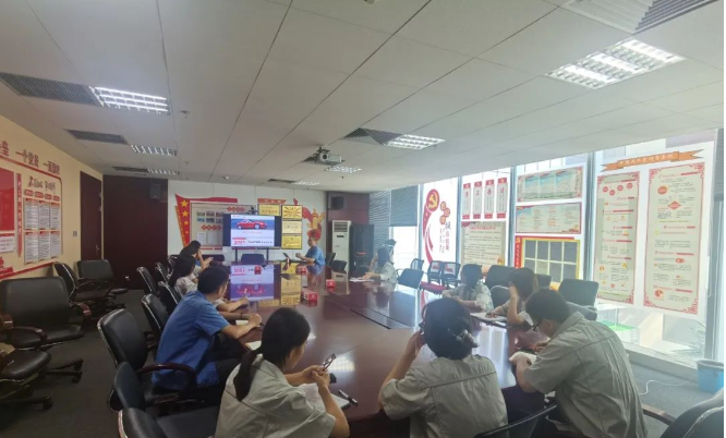 據(jù)了解，延長橡膠對2023年的發(fā)展制定了新的目標(biāo)，積極進行經(jīng)營模式的調(diào)整以推動產(chǎn)銷平衡。他們堅持著“擴增量與調(diào)結(jié)構(gòu)”雙管齊下的原則，努力完成全年目標(biāo)任務(wù)。上半年，延長橡膠在全鋼市場完成了全年銷售目標(biāo)的58%，而在半鋼市場，銷售目標(biāo)達到了54%。