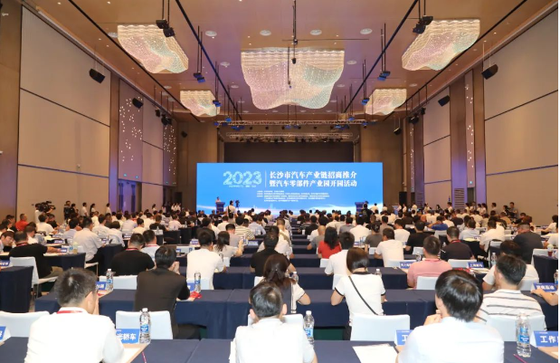 據(jù)了解，長沙汽車零部件產(chǎn)業(yè)園主要由長沙經(jīng)開區(qū)和長沙縣(含自貿(mào)臨空區(qū))承載，輔以湖南湘江新區(qū)、瀏陽經(jīng)開區(qū)、望城經(jīng)開區(qū)、雨花經(jīng)開區(qū)、寧鄉(xiāng)高新區(qū)等輔助承載園區(qū)，形成了龐大的“1+N”汽車零部件產(chǎn)業(yè)布局。