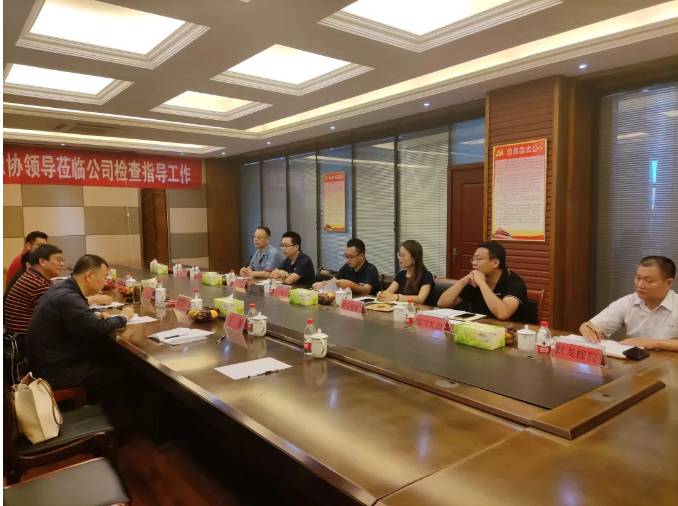 各調(diào)研企業(yè)匯報(bào)了近三年(2020-2022)以及今年1-8月份的生產(chǎn)經(jīng)營(yíng)情況，同時(shí)也分享了外貿(mào)出口過程中遇到的各種困難。值得一提的是，行業(yè)內(nèi)普遍存在的問題包括外匯管制、美元短缺導(dǎo)致客戶付款延遲，對(duì)整體業(yè)務(wù)運(yùn)營(yíng)造成影響，同時(shí)也面臨著用工難、原材料價(jià)格波動(dòng)較大以及一些國(guó)家和地區(qū)認(rèn)證成本上漲的挑戰(zhàn)。