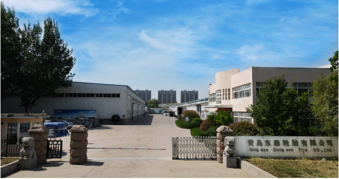 青島東森公司作為山東省最具規(guī)模和品牌優(yōu)勢的輪胎運營服務(wù)商，自2022年開始代理運營海福萊輪胎。他們充分發(fā)揮著在山東輪胎市場深耕20余年的經(jīng)驗，以及倉配和銷售團(tuán)隊的專業(yè)實力。此外，海福萊輪胎在山東市場上的穩(wěn)定耐磨口碑以及新能源車輪胎系列的推出也為他們的成功合作提供了有力支持。