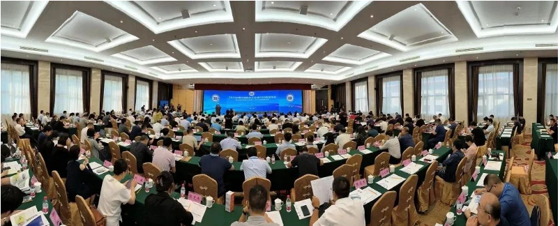 2023中國石油和化工企業(yè)500強發(fā)布會暨全面加快建設世界一流企業(yè)高峰論壇于近日在河南濮陽盛大召開。這一盛會的重頭戲是2023中國石油和化工企業(yè)500強排行榜的發(fā)布，令人矚目的是，有38家輪胎企業(yè)成功榜上有名。