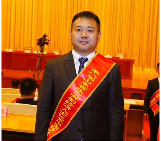 奧美聯(lián)亞總經(jīng)理徐言軍榮獲省級(jí)優(yōu)秀建設(shè)者稱號(hào)