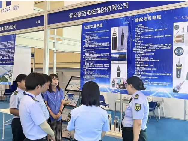 在開(kāi)幕式上，青島市政府副秘書(shū)長(zhǎng)王東翔宣布了首批“青島優(yōu)品”名單，其中涵蓋了全市24條關(guān)鍵產(chǎn)業(yè)鏈，共有92家企業(yè)和100個(gè)項(xiàng)目脫穎而出。令人自豪的是，豪邁電纜集團(tuán)以其高品質(zhì)產(chǎn)品和廣泛認(rèn)可的品牌優(yōu)勢(shì)成功入選“青島優(yōu)品”名單之列。