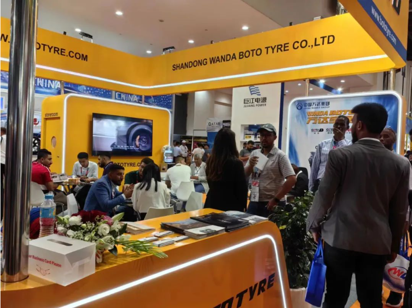 作為中東地區(qū)最具影響力的專業(yè)汽配展覽會，展會的國際化程度與市場影響力逐年擴大，吸引了來自世界各地的展商和采購商。未來，萬達寶通輪胎表示將繼續(xù)深化中東市場及拓寬海外銷售渠道，以客戶的需求為核心，持續(xù)不斷提高自主創(chuàng)新能力，加強技術(shù)攻關(guān)，進一步優(yōu)化產(chǎn)品結(jié)構(gòu)，提高產(chǎn)品競爭力，以高質(zhì)量、高性價、高品質(zhì)的產(chǎn)品為全球用戶帶來更加安全舒適的駕乘體驗。