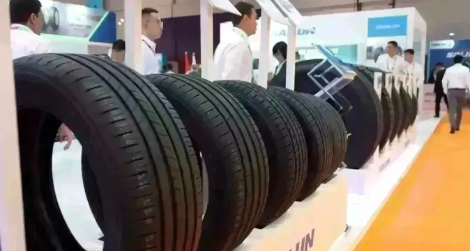 此次展會(huì)還展示了液體黃金卡客車輪胎陣容，包括即將面市的長途卡客車胎SFL2和SDL2，以及中長途卡客車SFR2和SDR2。這些卡客車輪胎同樣采用了EcoPoint3技術(shù)，在節(jié)油性能方面超越了國際一線品牌。