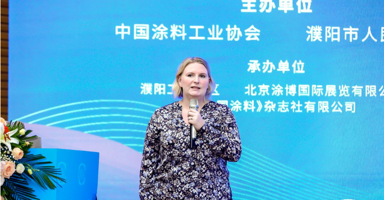 2023亞太國際涂料產(chǎn)業(yè)發(fā)展大會于近日在中國河南省濮陽市盛大舉行。大會吸引了來自國家相關(guān)部委、世界涂料理事會、亞洲涂料理事會以及國內(nèi)外知名涂料企業(yè)的400余名代表參加。在會議期間，佐敦涂料東北亞總監(jiān)Michelle Ystad Eriksen女士發(fā)表了主題為“涂料產(chǎn)業(yè)可持續(xù)發(fā)展路徑分析”的重要演講。