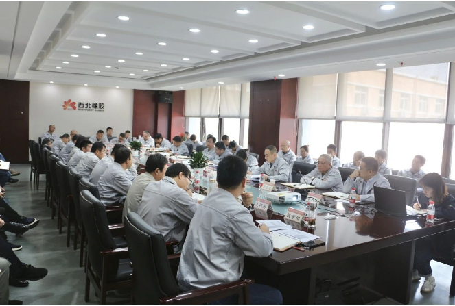 張航偉總經(jīng)理強調(diào)了增強使命感，全員要團結(jié)拼搏，全速沖刺四季度。四季度是全年的關(guān)鍵節(jié)點，也是來年的起點，因此需要全員共同努力，確保公司能夠提前實現(xiàn)目標，為未來的發(fā)展打下堅實的基礎。他鼓勵員工在本職崗位上努力工作，注重細節(jié)，確保各項工作的進展和質(zhì)量，以書寫新的經(jīng)營創(chuàng)效篇章。