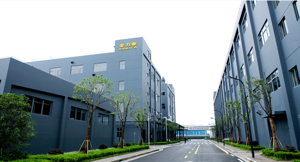 金力泰是一家集科研、生產(chǎn)、銷售和服務(wù)于一體的高性能工業(yè)涂料民族品牌領(lǐng)軍企業(yè)。公司在高性能環(huán)保汽車原廠涂料領(lǐng)域已深耕二十余年，其產(chǎn)品廣泛應(yīng)用于乘用車、商用車、摩托車/電動(dòng)車、農(nóng)用機(jī)械、工程機(jī)械、輕工零部件以及建筑幕墻的防護(hù)與裝飾。憑借深厚的技術(shù)積累和自主研發(fā)能力，金力泰成為少數(shù)幾家能夠向客戶提供涂裝全套解決方案的涂料企業(yè)。