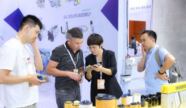 此次展會(huì)在前期深入對(duì)接廣東省及周邊省市的買(mǎi)家資源方面取得了顯著進(jìn)展，并與相關(guān)行業(yè)協(xié)會(huì)和汽配城展開(kāi)深入合作。展會(huì)吸引了來(lái)自澳門(mén)、東莞、佛山、深圳、香港、珠海等城市的汽配城、汽修廠和4S店買(mǎi)家資源。此外，AAG還吸引了包括菲律賓車(chē)器商同業(yè)公會(huì)、馬來(lái)西亞二手車(chē)機(jī)件商會(huì)、馬來(lái)西亞雪隆機(jī)械及車(chē)輛零件商會(huì)、香港汽車(chē)零部件工業(yè)協(xié)會(huì)、香港再生資源總商會(huì)、香港商用車(chē)維修業(yè)協(xié)會(huì)等商協(xié)會(huì)代表組團(tuán)前來(lái)參觀采購(gòu)。