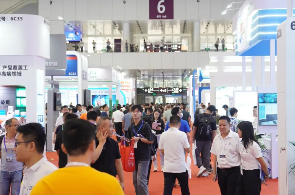 這次的展覽規(guī)模前所未見，占據(jù)超過16萬平方米，預計將吸引約12萬名優(yōu)質(zhì)行業(yè)買家前來洽談合作。在5G和新能源領(lǐng)域的快速發(fā)展背景下，新能源材料、鋰電膜、膚感膜、5G新材料、光學膜等高技術(shù)產(chǎn)品備受市場矚目，成為薄膜成型設(shè)備制造商和專業(yè)買家關(guān)注的重要領(lǐng)域。
