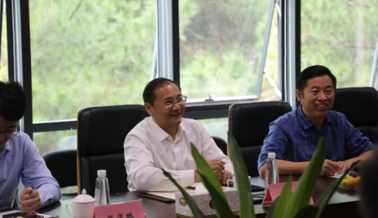 聽取相關(guān)介紹后，金書記對建新的熱情接待表示衷心感謝，并對企業(yè)高速發(fā)展和取得的成就表示肯定。他表示五河縣具有良好的發(fā)展政策、產(chǎn)業(yè)一體化布局和交通便利等優(yōu)勢，熱烈歡迎建新趙氏科技有限公司到五河縣進行實地考察和交流。他希望未來雙方能夠進一步深化溝通與交流，共同推動當(dāng)?shù)仄嚵悴考袠I(yè)的高質(zhì)量發(fā)展，激發(fā)產(chǎn)業(yè)發(fā)展的后勁，開創(chuàng)更多共贏的機遇。