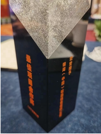 吉利汽車集團(tuán)最新召開的2023年機(jī)械架構(gòu)和新能源核心供應(yīng)商懇談會(huì)在浙江寧波杭州灣新區(qū)舉行。在這次盛會(huì)中，錦湖(中國)輪胎銷售有限公司脫穎而出，榮獲了備受矚目的“最佳項(xiàng)目合作獎(jiǎng)”。