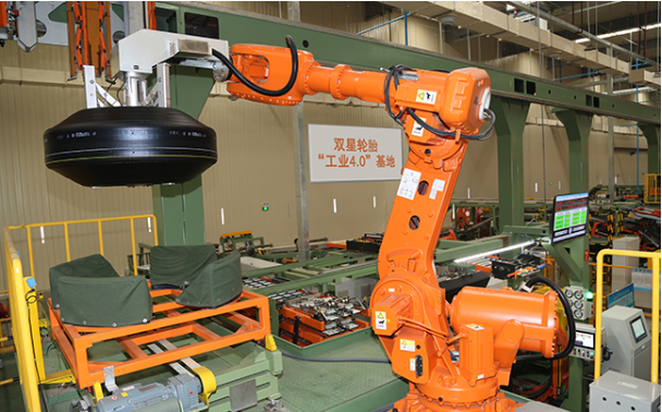 在近年來，雙星集團(tuán)不斷推動(dòng)社會(huì)信用體系建設(shè)，以質(zhì)量信用建設(shè)為主線，積極探索誠(chéng)信品牌建設(shè)的理念和模式。他們采取了多種措施，包括在技術(shù)創(chuàng)新、產(chǎn)品制造、服務(wù)轉(zhuǎn)型和品牌培育等全產(chǎn)業(yè)鏈過程中，建立了完善的質(zhì)量體系和流程機(jī)制。此外，他們提出了“開發(fā)用戶資源而不僅是開發(fā)產(chǎn)品”的開發(fā)理念，24小時(shí)開通4000176666服務(wù)熱線，為用戶提供零延誤服務(wù)，還推出了一系列顛覆性創(chuàng)新產(chǎn)品，如“稀土金”輪胎、“全防爆”安全輪胎、“增力輪”等。