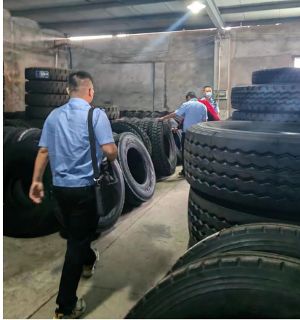 正新輪胎最近接到了來自消費(fèi)者的報(bào)告，指稱有一些商家銷售著涉嫌偽造的輪胎，這些輪胎雖然帶有正新商標(biāo)，但其輪胎唇和內(nèi)部生產(chǎn)編號被人為磨去。