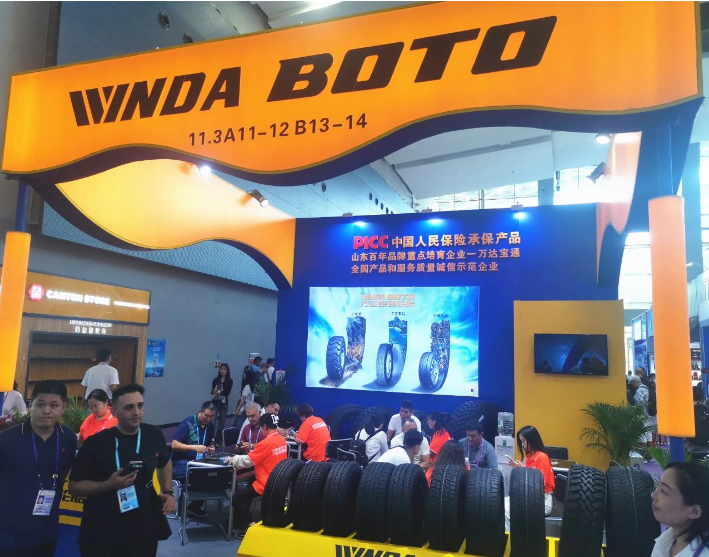 本次廣交會(huì)上，萬達(dá)寶通輪胎董事長尚永峰率領(lǐng)團(tuán)隊(duì)積極參與，積極宣傳和推介公司的品牌和產(chǎn)品，同時(shí)與國內(nèi)外客戶和采購商展開戰(zhàn)略合作洽談。