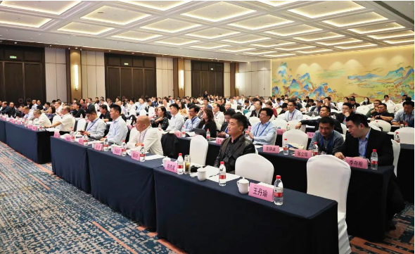 中橡協膠管膠帶分會于10月17日至19日在成都渝江飯店成功召開了第十屆三次會員代表大會兼2023膠管膠帶信息與技術論壇。本次論壇以“綠色、智造、創(chuàng)新發(fā)展”為主題，吸引了近200家國內外膠管膠帶行業(yè)的上下游企業(yè)和多名專家參與，進行了關于膠管膠帶的信息與技術交流。其中，三力士股份有限公司也應邀參加了此次盛會。