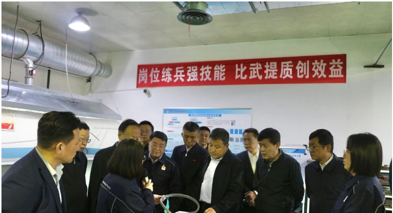 他還強(qiáng)調(diào)了持續(xù)加大環(huán)?？破招麄髁Χ鹊闹匾裕J(rèn)為這是提升全民環(huán)保意識(shí)的關(guān)鍵一環(huán)。只有通過(guò)全民共同的努力，才能引領(lǐng)全社會(huì)一起關(guān)注并參與大氣污染防治工作，形成全民參與、人人監(jiān)督的積極氛圍，最終決心打贏關(guān)中地區(qū)大氣污染治理的攻堅(jiān)戰(zhàn)。