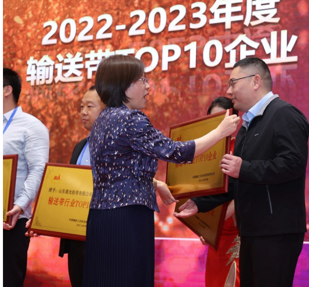 作為“中國輸送帶行業(yè)TOP10”和“河北省輸送帶產(chǎn)業(yè)集群龍頭企業(yè)”，華月公司表示將繼續(xù)秉承“誠信、質(zhì)量、安全、服務(wù)”的經(jīng)營宗旨，不斷在輸送帶設(shè)計(jì)、研發(fā)和制造領(lǐng)域邁出堅(jiān)實(shí)的步伐。