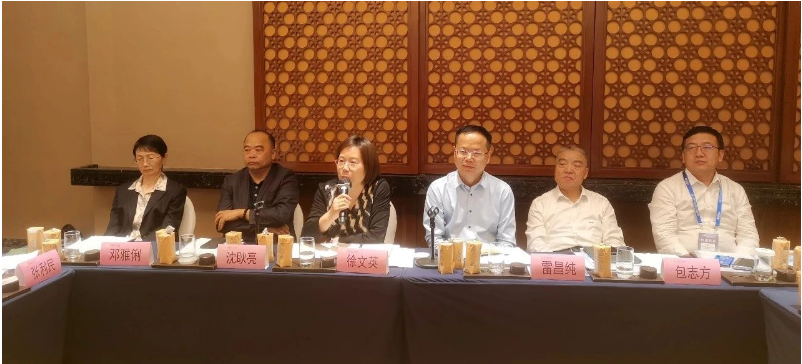 徐文英分享了她通過行業(yè)調(diào)研和企業(yè)走訪得出的結(jié)論，認(rèn)為成功企業(yè)都有共同點(diǎn)，包括積極的企業(yè)文化、科技創(chuàng)新和長(zhǎng)期發(fā)展規(guī)劃。她鼓勵(lì)與會(huì)代表堅(jiān)持信念、堅(jiān)持勤奮工作和追求新的領(lǐng)域，相信中國(guó)橡膠行業(yè)將不斷發(fā)展壯大。