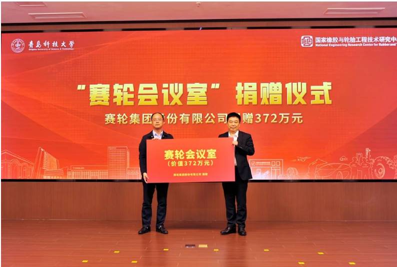 在儀式上，李興偉、陳克正、袁仲雪和王夢蛟共同揭牌“軟控學術報告廳”和“賽輪會議室”。