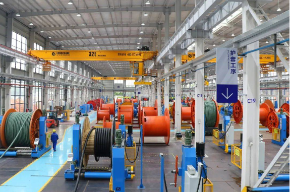 此外，萬馬股份也注重員工技能提升，建立了包括國家級技能大師工作室在內(nèi)的七個大師工作室，并積極開展校企合作，培養(yǎng)了大量優(yōu)秀工匠和技師。