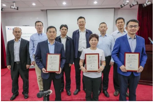 上海長順電梯電纜有限公司表示，他們將繼續(xù)承擔重要的戰(zhàn)略任務，積極參與“碳達峰、碳中和”的倡議，為推動綠色社會和綠色經濟發(fā)展做出更大的貢獻。公司的努力和成就在綠色產業(yè)領域樹立了良好的典范。