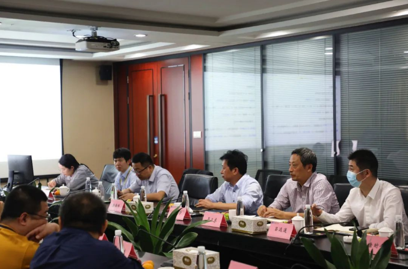 在寧海縣科協(xié)主席吳衛(wèi)東、建新黨總支書記、工會主席陳春學、科協(xié)主席呂遠通、科協(xié)副主席潘斌等人陪同下，教授專家團隊參觀了建新的試驗中心和減震工廠，深入了解了該公司工業(yè)操作系統(tǒng)及其在減震配件制造等領(lǐng)域的實際應用。