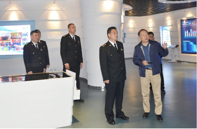 天津海關黨委紀檢組組長、黨委委員沈善庚于11月2日蒞臨賽象集團展開考察訪問。賽象集團董事長張建浩親自接待了這次重要的訪問團隊，而天津海關監(jiān)察室副主任陶志國、南開海關黨委書記關長李承春、天津海關黨委第八派駐紀檢組組長賈靖、南開海關辦公室主任李欣毅也陪同參觀。賽象科技副總經(jīng)理張繼梁和副總經(jīng)理王紅軍也參加了接待活動。