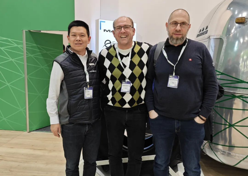 “通過(guò)長(zhǎng)期不懈的研發(fā)和創(chuàng)新，我們?cè)跐h諾威展出的最新邁馳系列輪胎為全球客戶提供了全新的輪胎解決方案和技術(shù)，以此助力未來(lái)農(nóng)業(yè)更高效、更可持續(xù)發(fā)展。我們將不斷通過(guò)優(yōu)質(zhì)的產(chǎn)品和服務(wù)來(lái)為全球農(nóng)業(yè)領(lǐng)域的客戶創(chuàng)造更高價(jià)值。”賽輪集團(tuán)邁馳品牌歐洲營(yíng)銷總監(jiān)Stephan Cimbal表示。