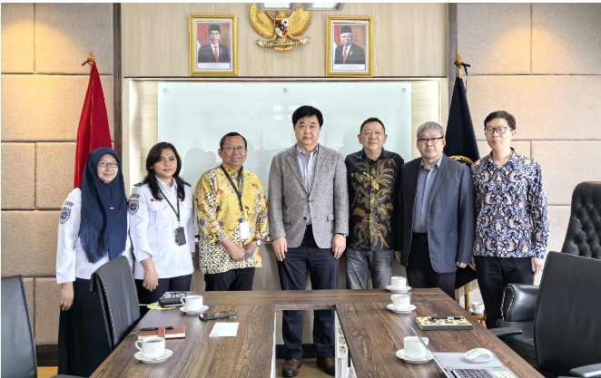 作為全球知名輪胎品牌，萬達(dá)寶通輪胎一直在印尼市場深耕多年，其產(chǎn)品在性能、質(zhì)量和技術(shù)創(chuàng)新方面具有卓越優(yōu)勢，贏得了客戶的一致好評。未來，萬達(dá)寶通輪胎表示將繼續(xù)深化在東南亞市場的布局，拓寬海外銷售渠道，以客戶需求為導(dǎo)向，不斷提升自主創(chuàng)新能力，加強(qiáng)技術(shù)攻關(guān)，優(yōu)化產(chǎn)品結(jié)構(gòu)，提高產(chǎn)品競爭力，為全球用戶提供更加安全舒適的駕駛體驗。