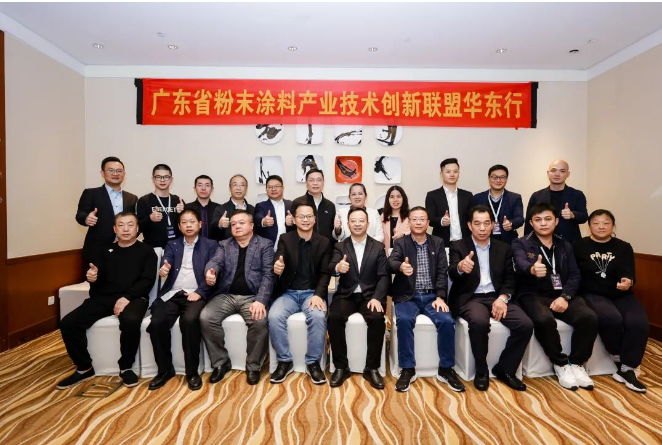 在沙龍的討論環(huán)節(jié)，與會(huì)嘉賓就粉末涂料行業(yè)的現(xiàn)狀和熱點(diǎn)議題展開(kāi)了激烈的頭腦風(fēng)暴，為行業(yè)當(dāng)前面臨的問(wèn)題提出了各自的見(jiàn)解和建議。